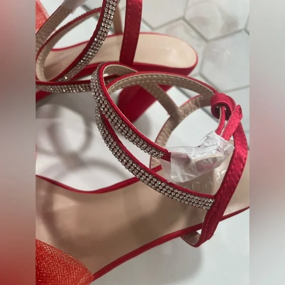 Top Moda RED Satin And Rhinestone Agatha Block Heels Bow Size 6.5 New / Box - Picture 4 of 9